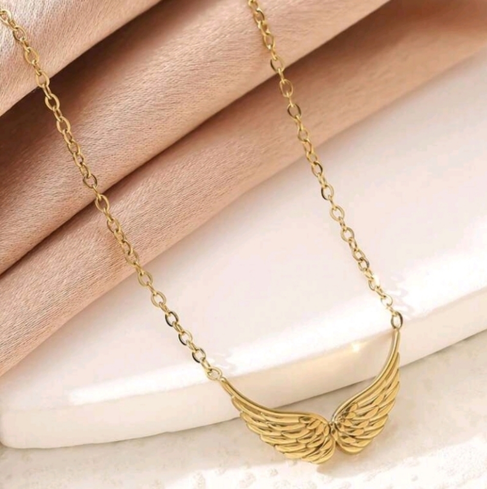 NEW! 18K Gold Plated Wings Pendant Necklace - Picture 4 of 5